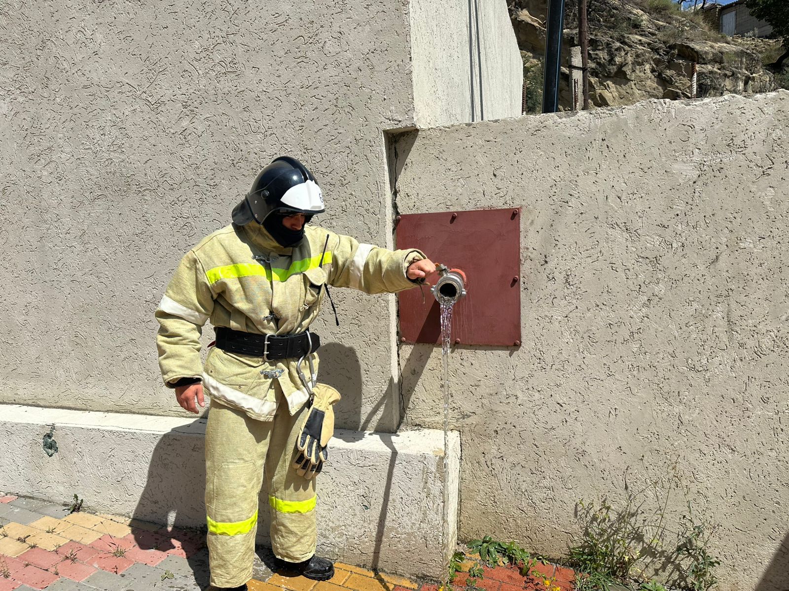 Личный состав 64-й пожарной части провел очередные практические занятия